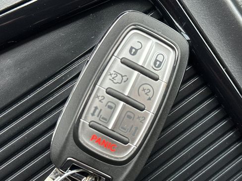 Used 2024 Chrysler Pacifica Touring-L w/ Uconnect Theater Family Group image 36