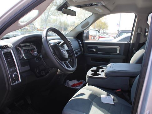 Used 2018 RAM 2500 SLT image 9