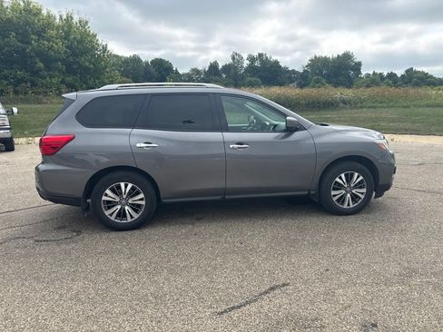 Used 2017 Nissan Pathfinder SV w/ Trailer Tow Package AWD/4WD image 8
