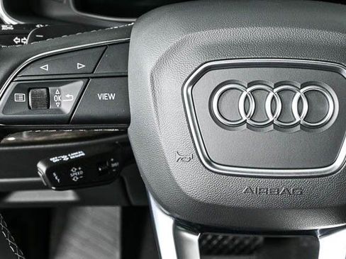 Used 2025 Audi Q8 Premium image 10