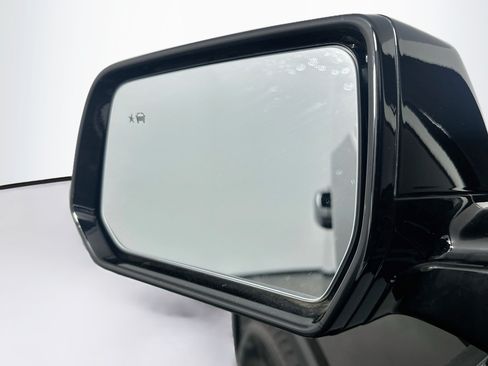 Used 2019 Chevrolet Traverse LT FWD image 16