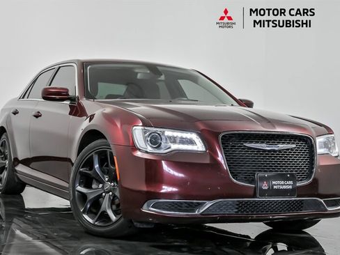 Used 2019 Chrysler 300 Touring RWD image 1