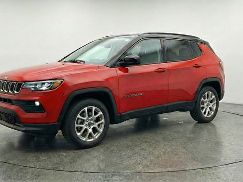 Used 2025 Jeep Compass Limited image 3