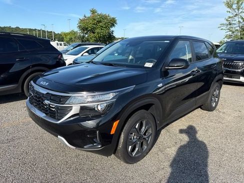 Used 2025 Kia Seltos LX AWD/4WD image 1