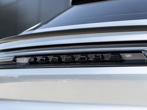 Certified 2025 Porsche Cayenne Coupe image 15