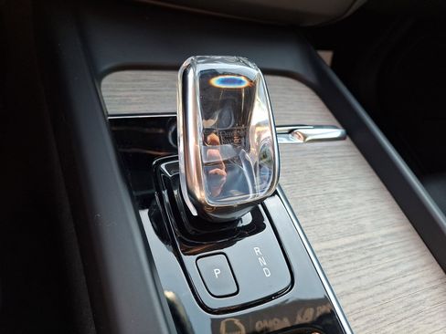 Certified 2022 Volvo XC60 B5 Inscription w/ Climate Package image 15