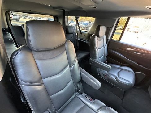 Used 2017 Cadillac Escalade ESV Premium Luxury image 43