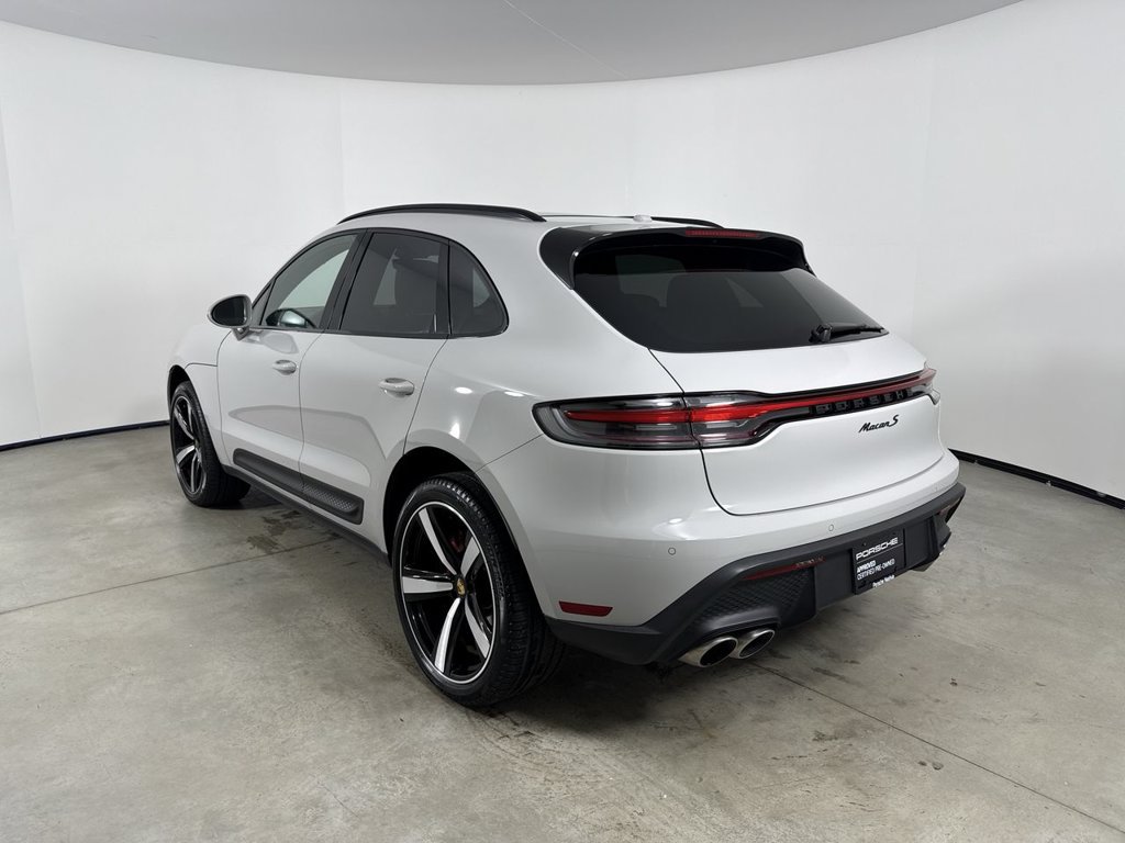 Certified 2025 Porsche Macan S AWD/4WD image 3