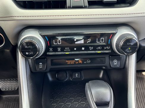 Used 2022 Toyota RAV4 XLE w/ Convenience Package FWD image 26