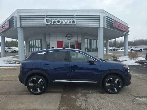 New 2026 Nissan Kicks SR w/ Cold Weather Package image 2