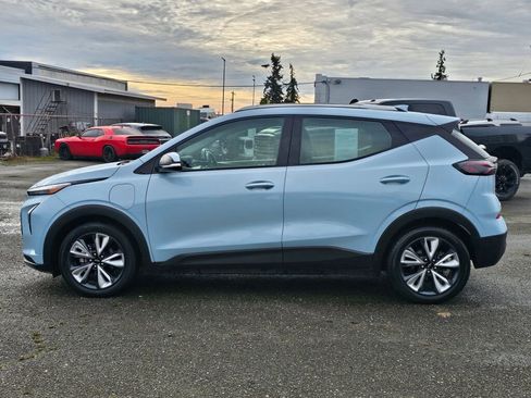 Used 2022 Chevrolet Bolt EUV LT w/ Convenience Package image 4