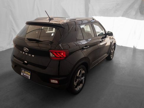 Used 2024 Hyundai Venue SEL image 7