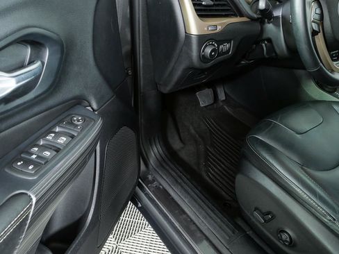 Used 2016 Jeep Cherokee Limited AWD/4WD image 7