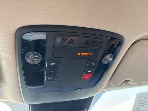 Used 2024 Kia Carnival EX FWD image 21