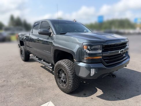 Used 2017 Chevrolet Silverado 1500 LT w/ All Star Edition AWD/4WD image 4