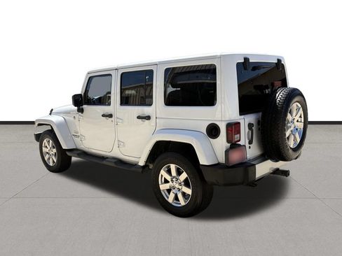 Used 2014 Jeep Wrangler Unlimited Sahara w/ Connectivity Group AWD/4WD image 7