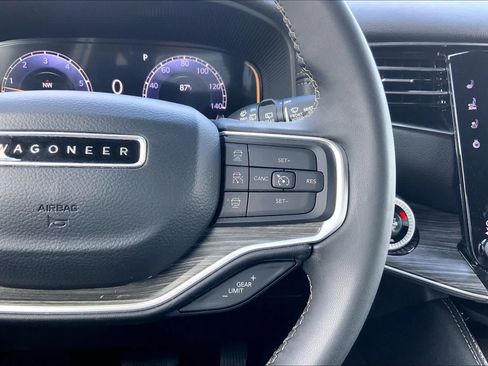 Used 2024 Jeep Wagoneer Series II w/ Flexible Seating Group RWD image 24