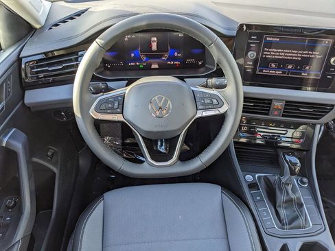 New 2026 Volkswagen Jetta SE FWD image 10