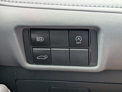 Used 2023 Toyota Highlander XLE FWD image 25