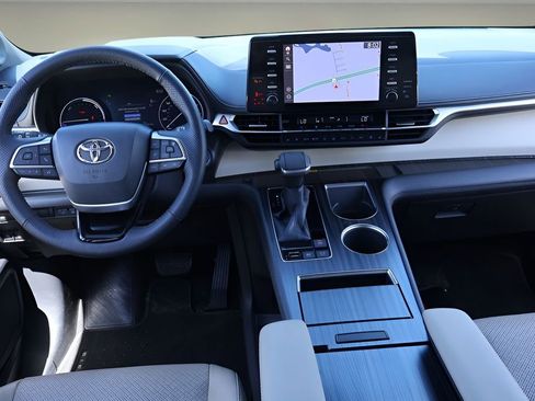 Certified 2021 Toyota Sienna Limited FWD image 13