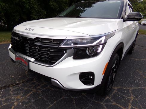 Used 2025 Kia Seltos S AWD/4WD image 2