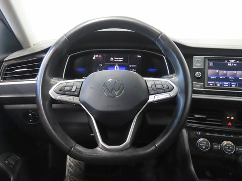 Used 2024 Volkswagen Jetta SE FWD image 13