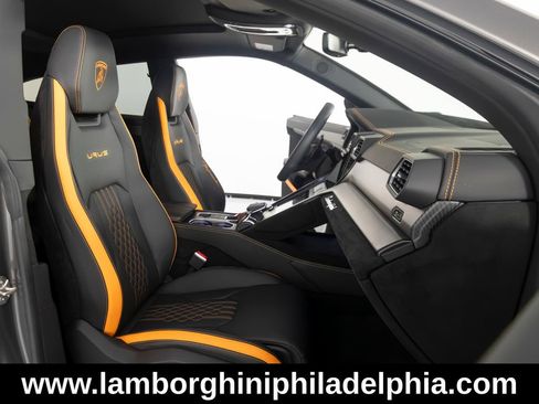 Used 2024 Lamborghini Urus Performante AWD/4WD image 40