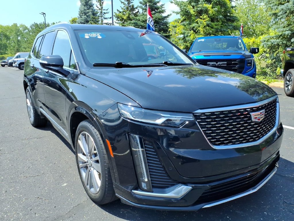 Used 2024 Cadillac XT6 Premium Luxury w/ LPO, Floor Liner Package AWD/4WD image 3