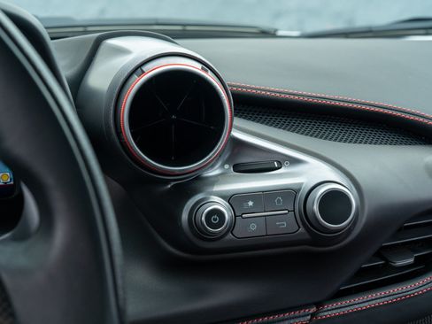 Used 2021 Ferrari F8 Tributo RWD image 41