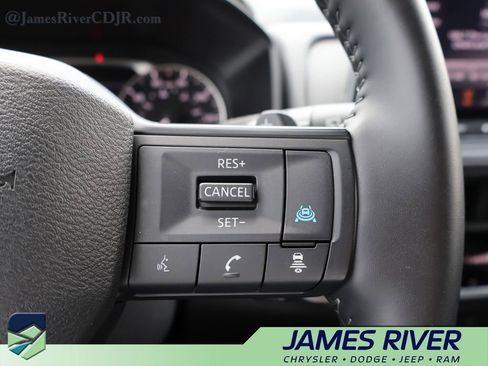Used 2025 Nissan Rogue SV FWD image 28