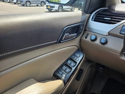 Used 2019 GMC Yukon XL SLT w/ Open Road Package AWD/4WD image 28