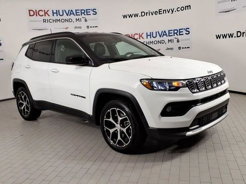 Used 2024 Jeep Compass Limited image 3