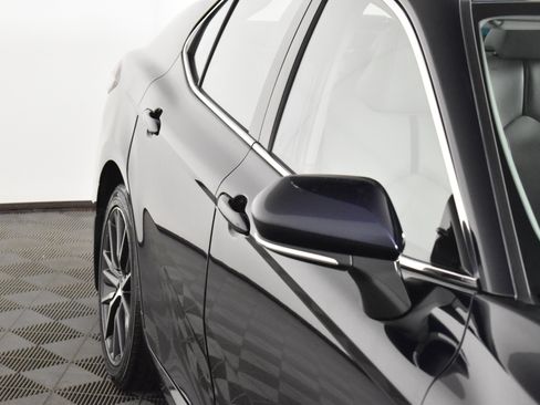 Used 2022 Toyota Camry XLE image 14