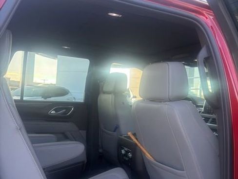 Used 2023 GMC Yukon SLT w/ SLT Premium Package image 7