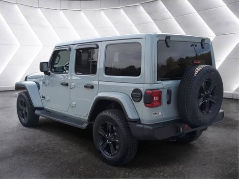 Used 2023 Jeep Wrangler Unlimited Sahara AWD/4WD image 4