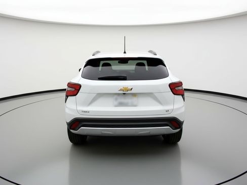 Used 2025 Chevrolet Trax LT image 7
