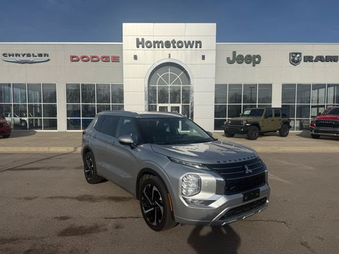 Used 2022 Mitsubishi Outlander SEL image 1