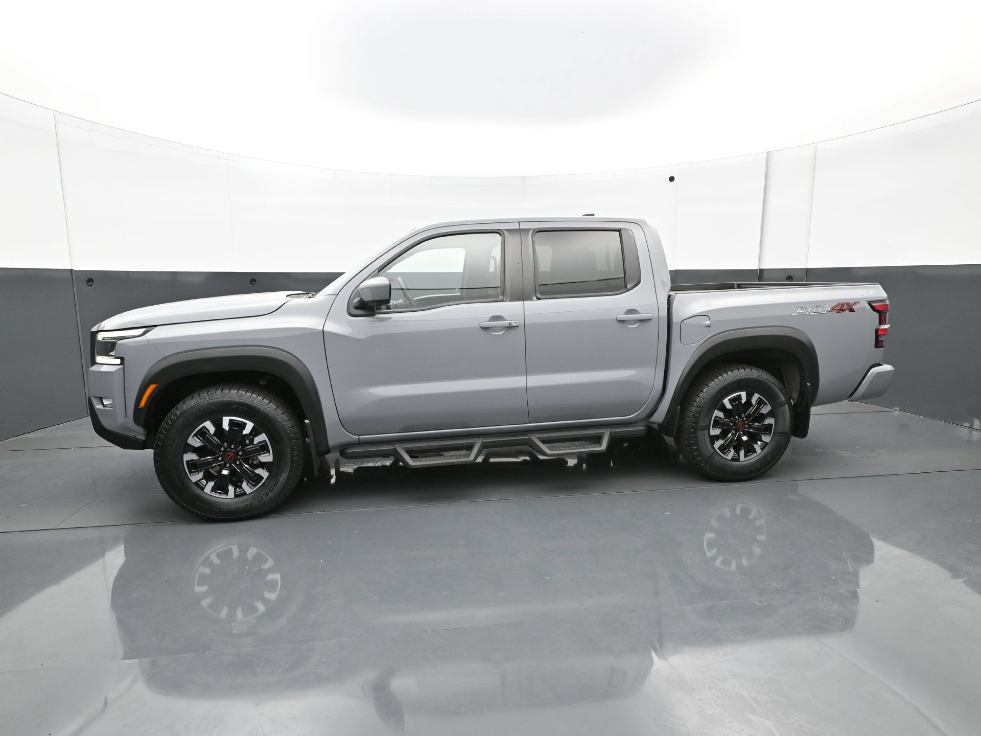 Used 2023 Nissan Frontier PRO-4X w/ Pro Convenience Package AWD/4WD image 3