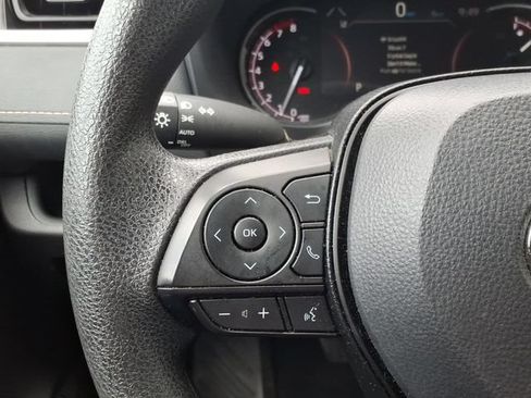 Used 2025 Toyota RAV4 XLE AWD/4WD image 6