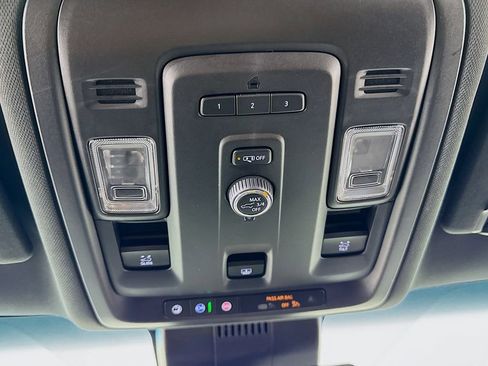 Used 2023 Chevrolet Suburban Z71 AWD/4WD image 23