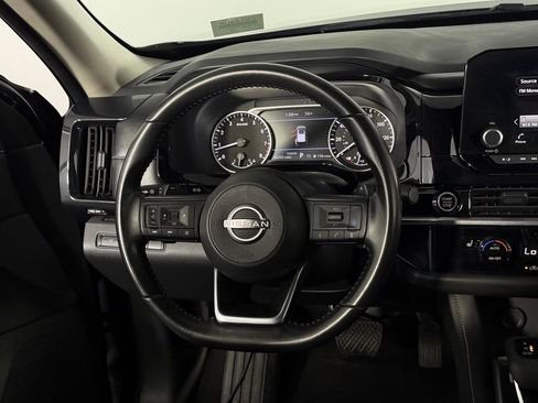 Used 2024 Nissan Pathfinder SV image 14