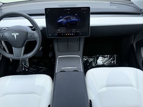 Used 2023 Tesla Model Y Long Range AWD/4WD image 2