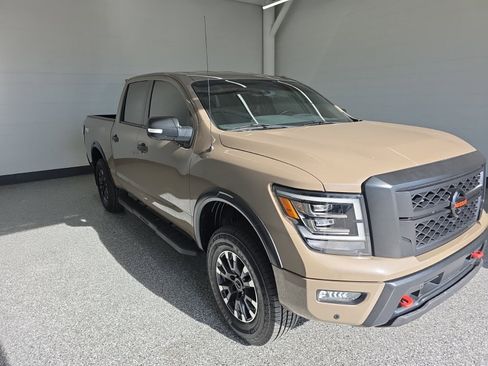 Used 2021 Nissan Titan PRO-4X w/ Pro-4x Convenience Package image 7