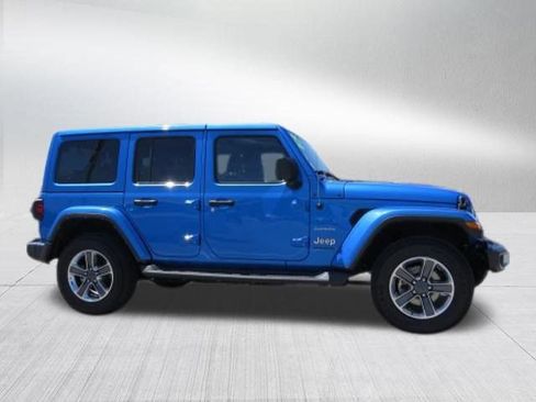 Used 2022 Jeep Wrangler Unlimited Sahara AWD/4WD image 2