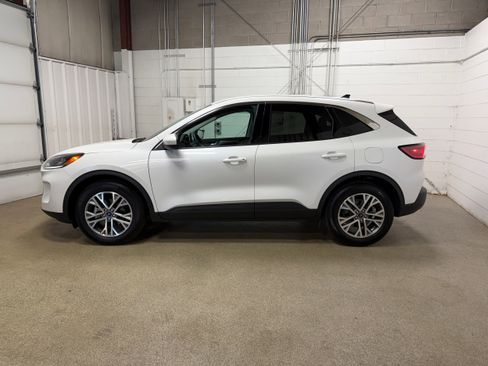 Certified 2022 Ford Escape SEL w/ Technology Package AWD/4WD image 5