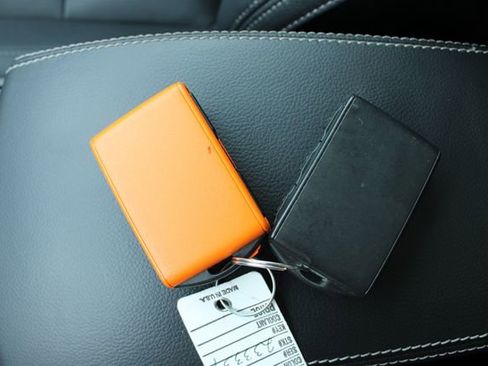 Used 2025 Volvo XC40 B5 Core image 31