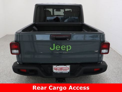 Used 2024 Jeep Gladiator Sport image 8