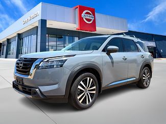Used 2024 Nissan Pathfinder Platinum FWD video 1