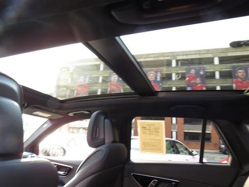 Used 2025 Mercedes-Benz GLC 300 4MATIC image 27