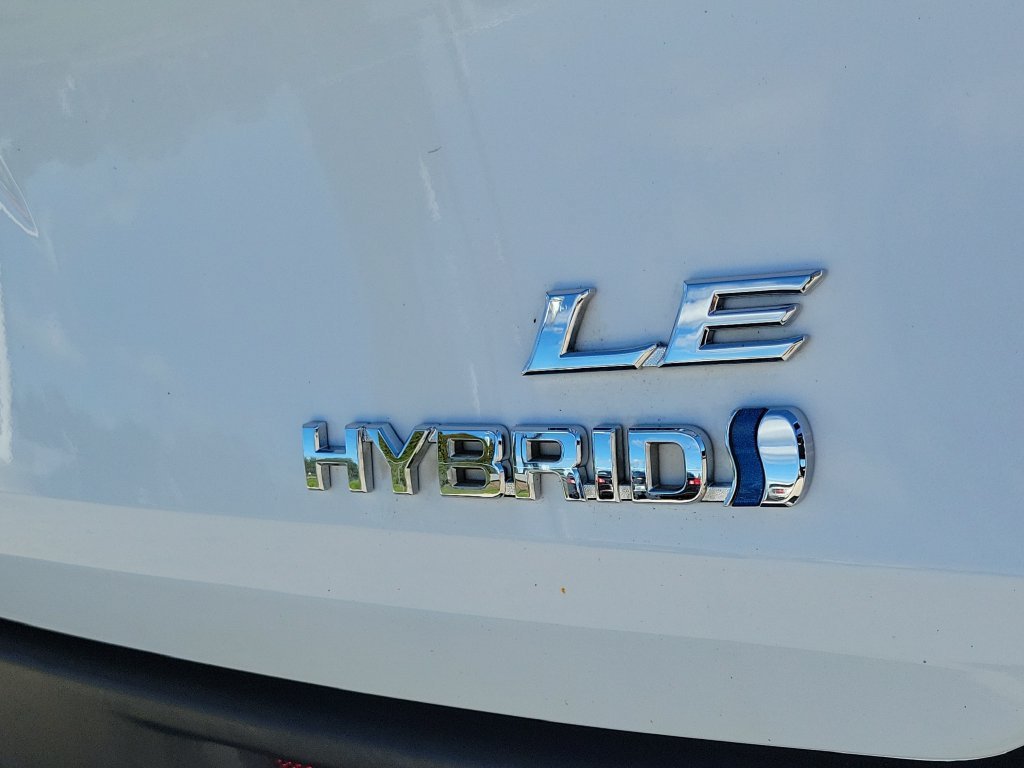 Used 2024 Toyota Sienna LE AWD/4WD image 6
